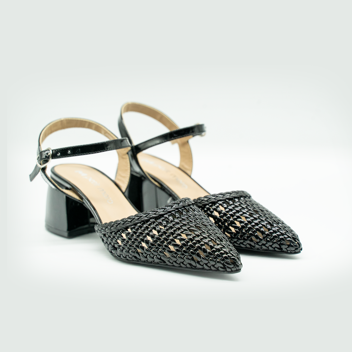 Zapatilla Elegante Tejida Negra con Tacón Ancho – 32