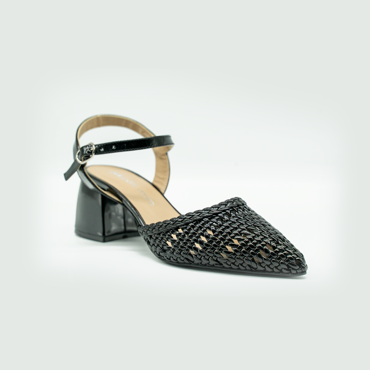 Zapatilla Elegante Tejida Negra con Tacón Ancho – 32