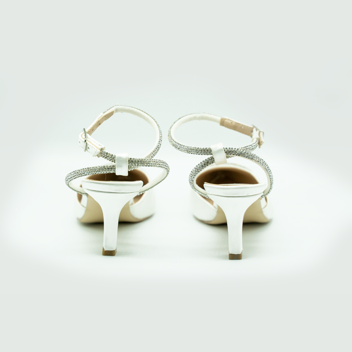 Tacón satinado con hebilla de brillo y pulsera al tobillo — Blanco-87