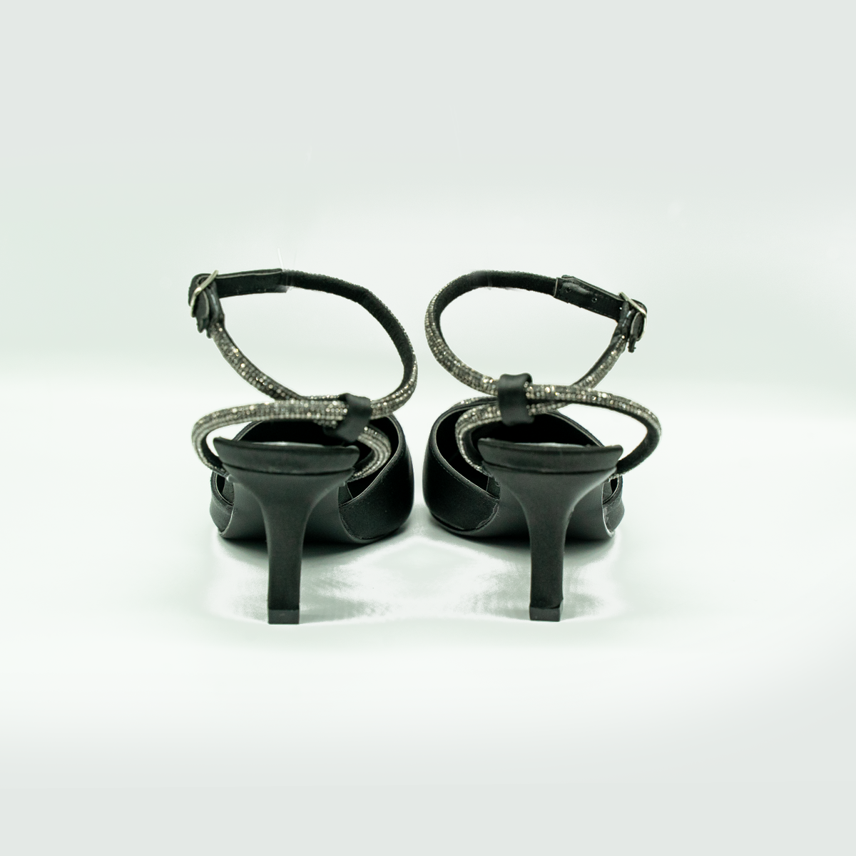 Tacón satinado con hebilla de brillo y pulsera al tobillo — Ngro-87
