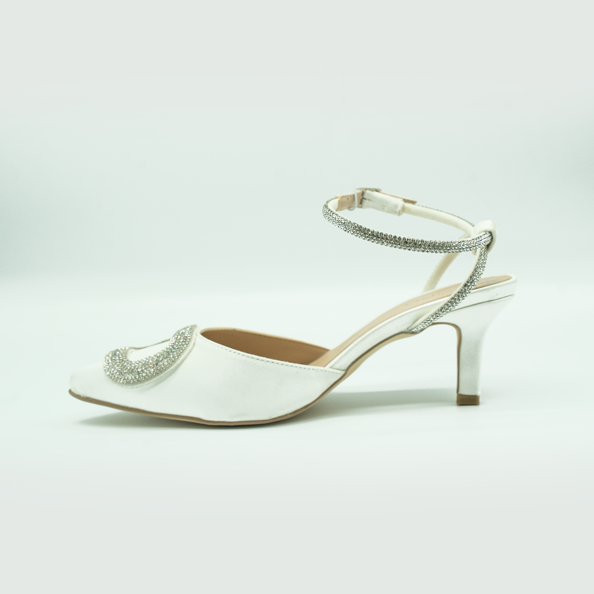 Tacón satinado con hebilla de brillo y pulsera al tobillo — Blanco-87