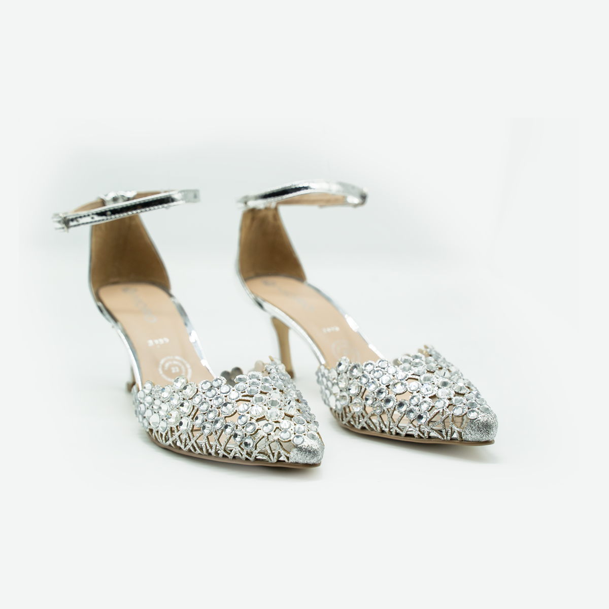 Zapatillas Elegantes con Pedrería Brillante y Tacón Delicado –Plateado-85