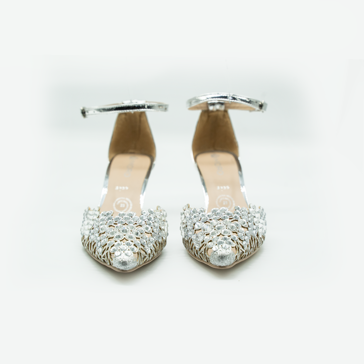 Zapatillas Elegantes con Pedrería Brillante y Tacón Delicado –Plateado-85