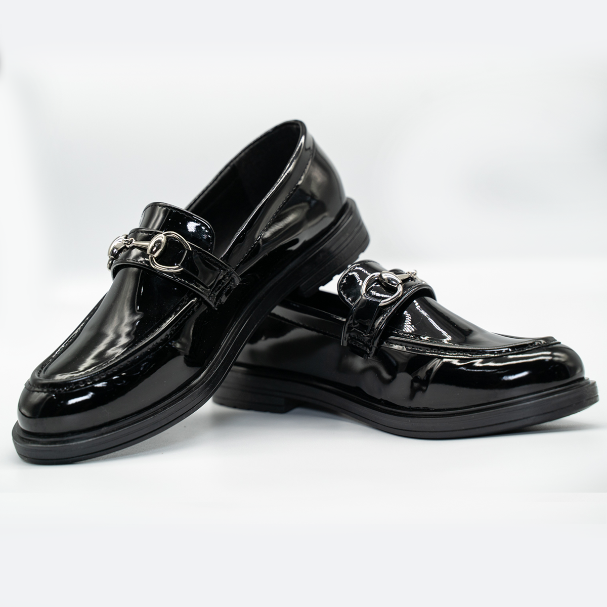 Mocasín Casual Con Herraje Charol Negro - 84