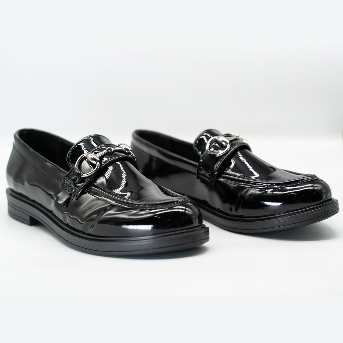 Mocasín Casual Con Herraje Charol Negro - 84