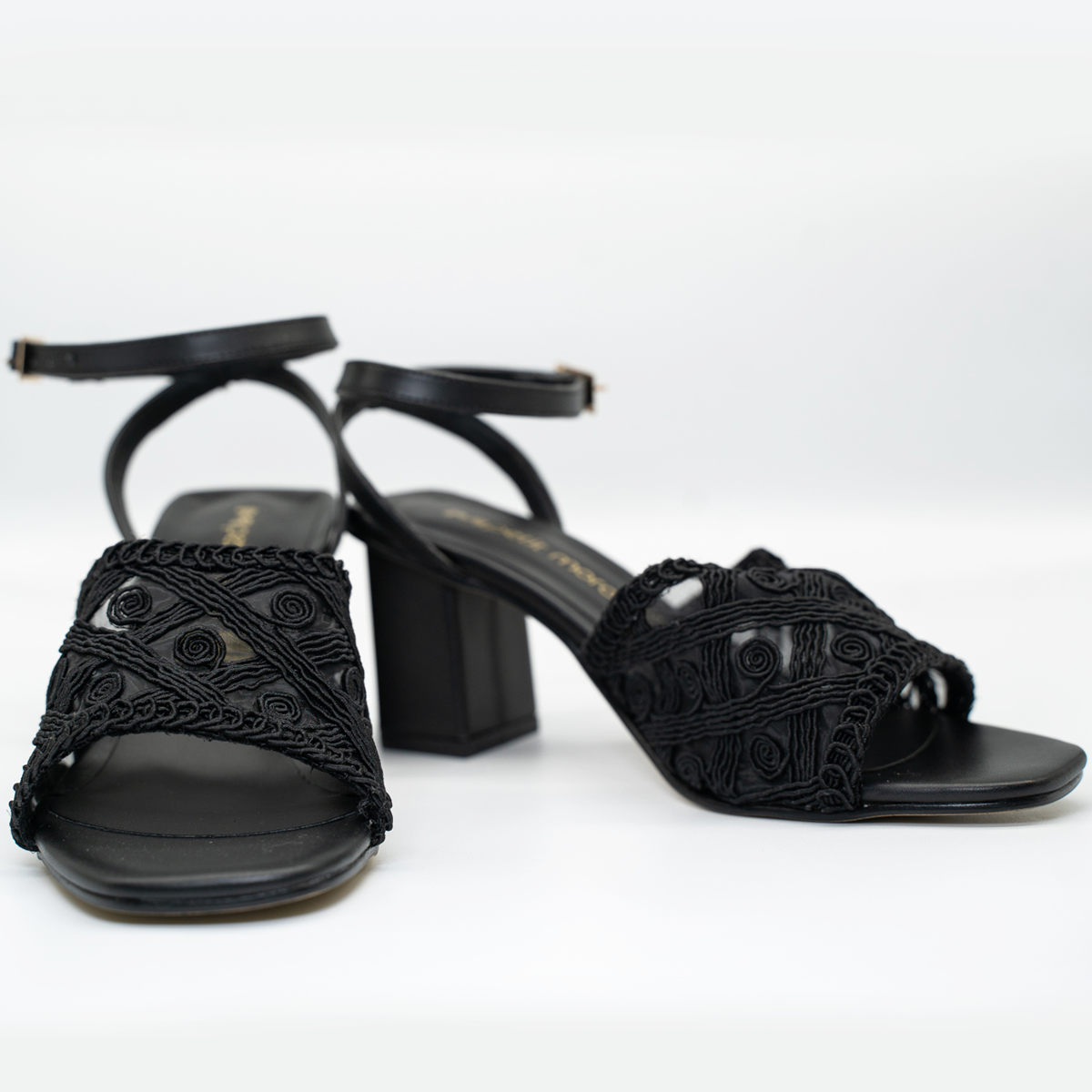 Zapatilla Tacon Ancho Y Cuadrado Con Pulsera Ajustable Negro-26
