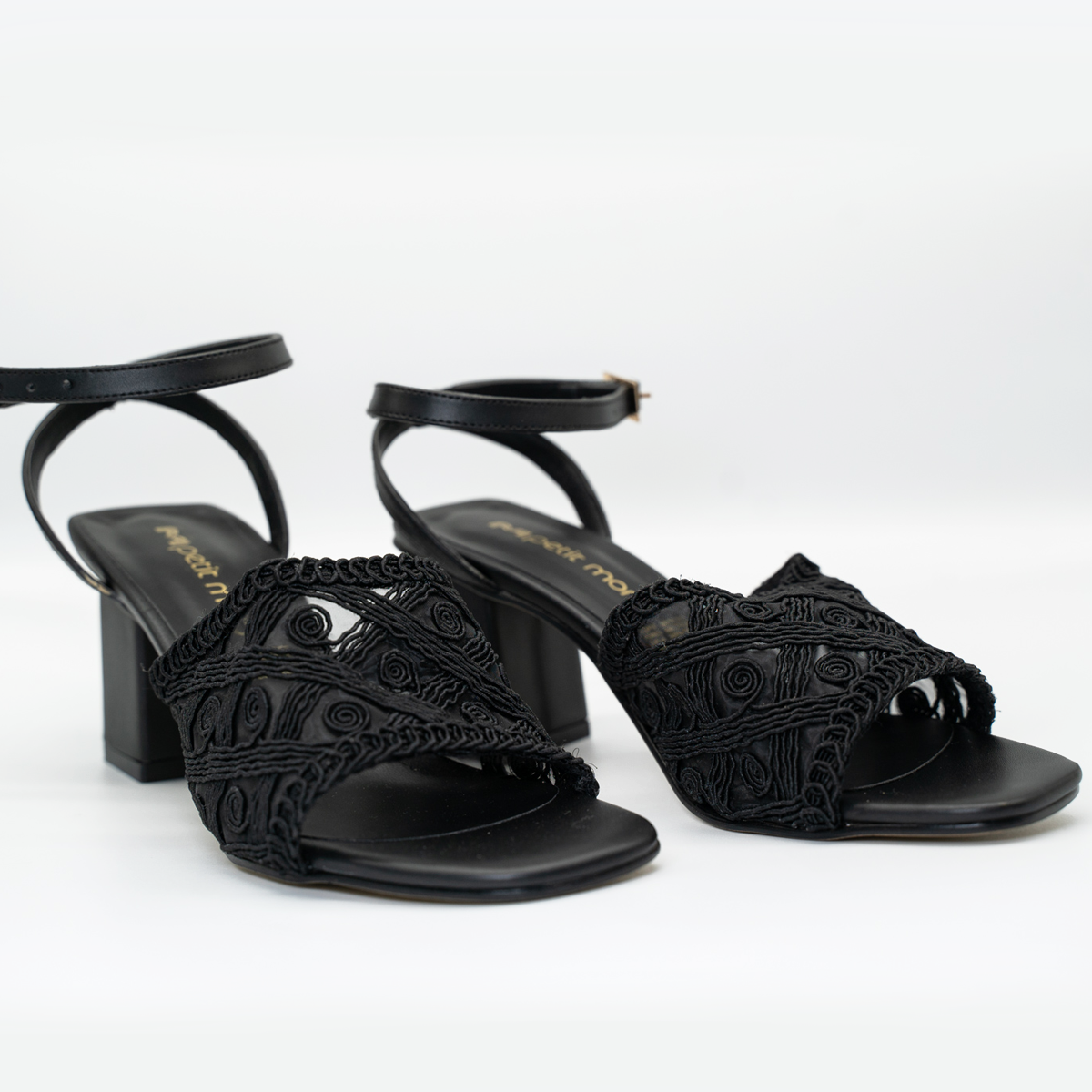 Zapatilla Tacon Ancho Y Cuadrado Con Pulsera Ajustable Negro-26