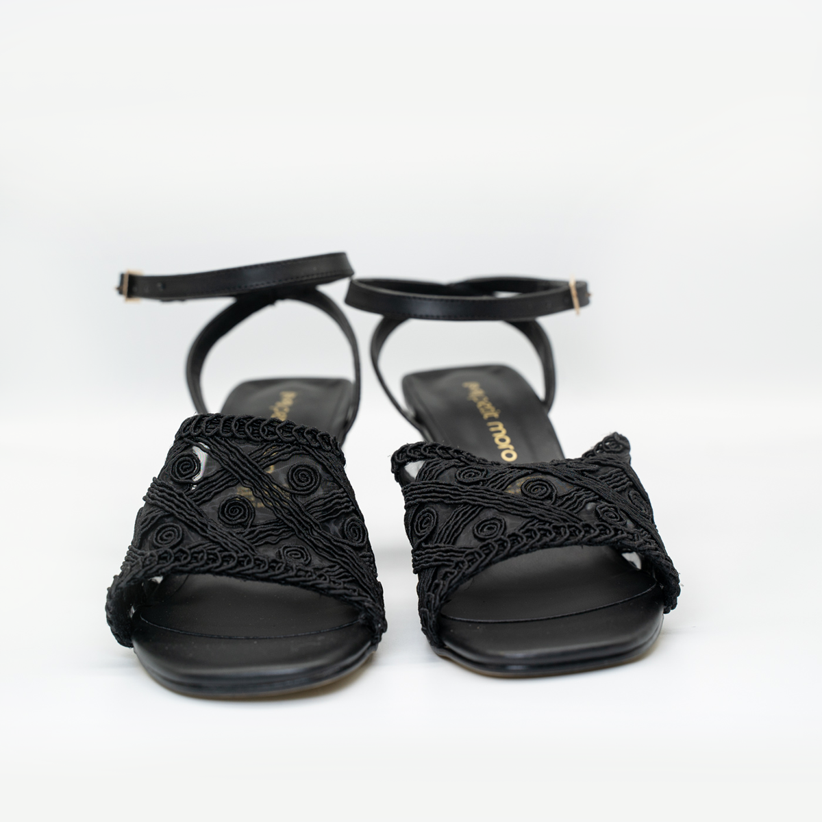 Zapatilla Tacon Ancho Y Cuadrado Con Pulsera Ajustable Negro-26