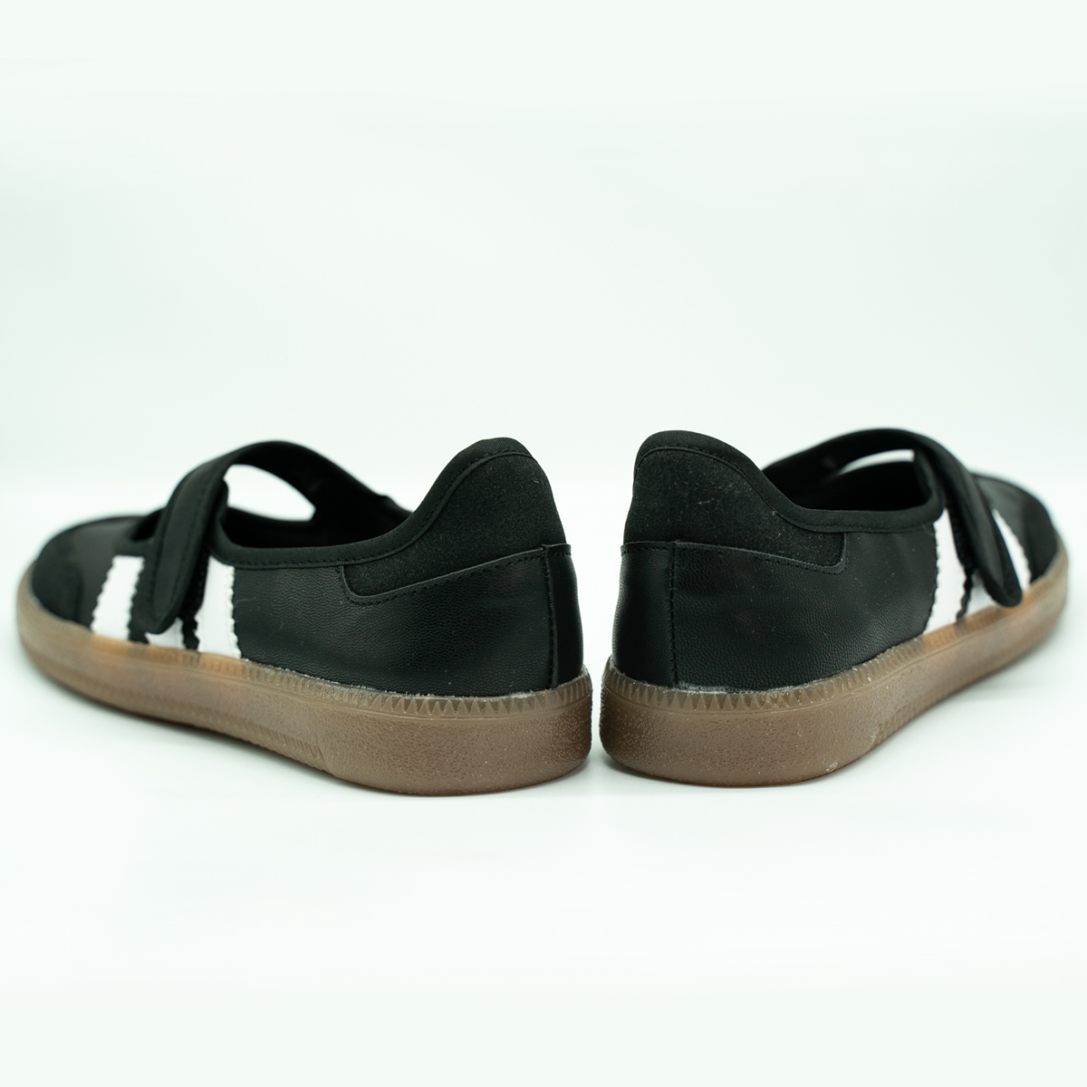 Tenis Casual Tipo Flat Estilo Retro Deportivo Con Broche Ajustable Negro-01