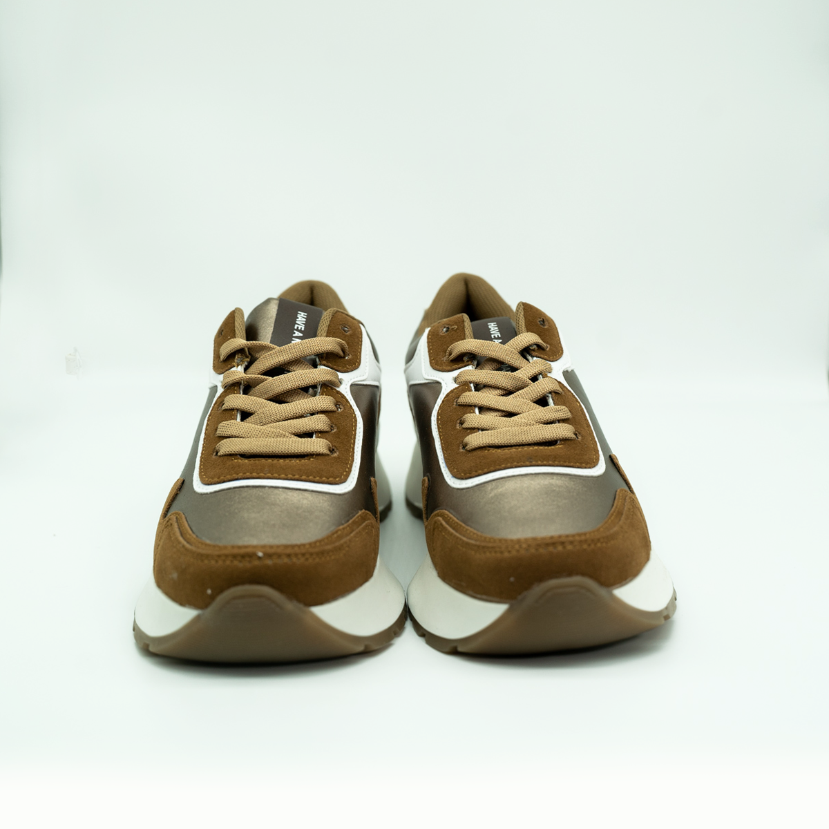 Tenis Con Plataforma Corrida Básico Latte/Bronce -72
