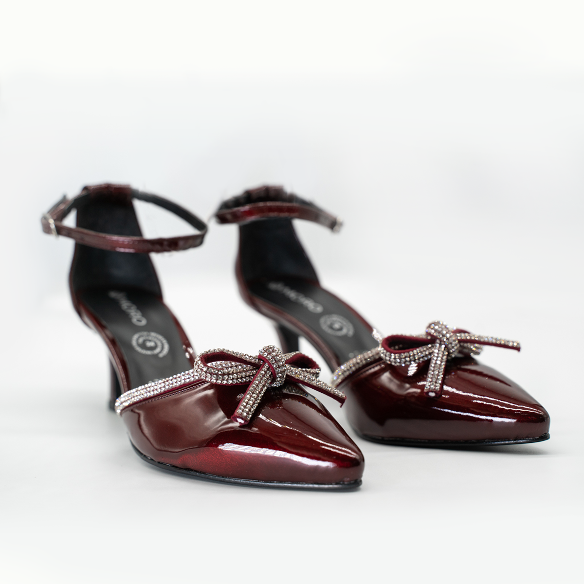 Zapatilla Puntal Elegante Pedrería Tacón Fino Merlot-50
