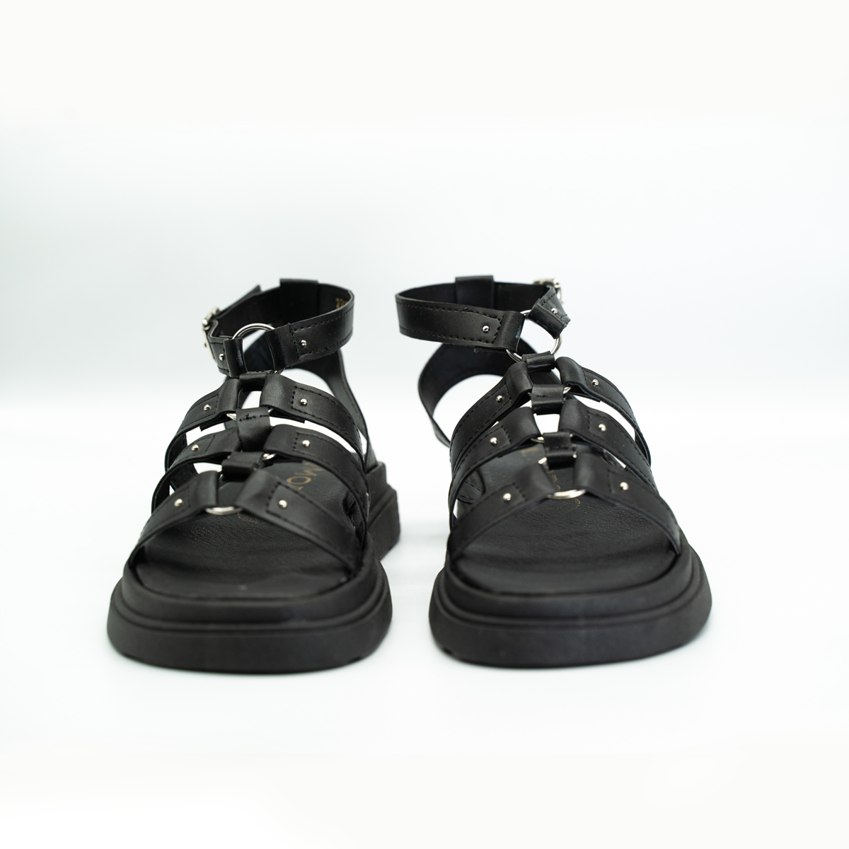 Sandalia De Estoperoles Con Plataforma- Negro-32