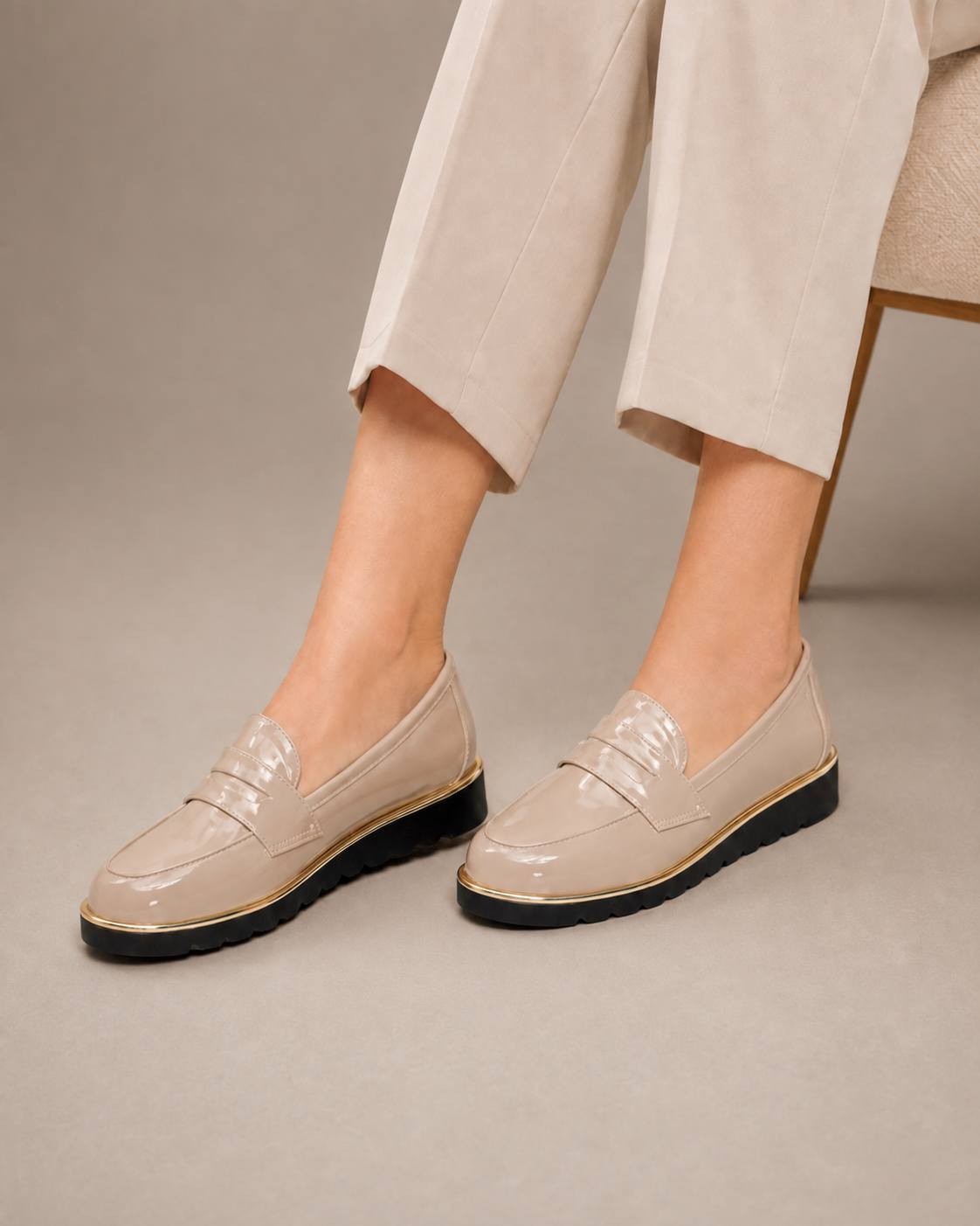 Zapato Casual Tipo Mocasín con Tira Dorada para Mujer-12 | Maquillaje