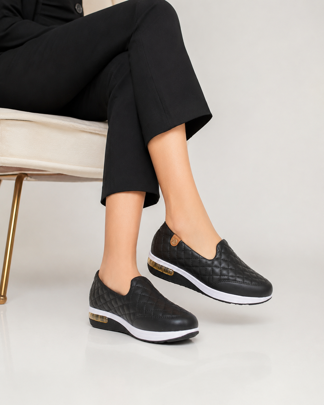 Zapato Confort Tacón Corrido con Detalle Dorado para Mujer-20 | Negro