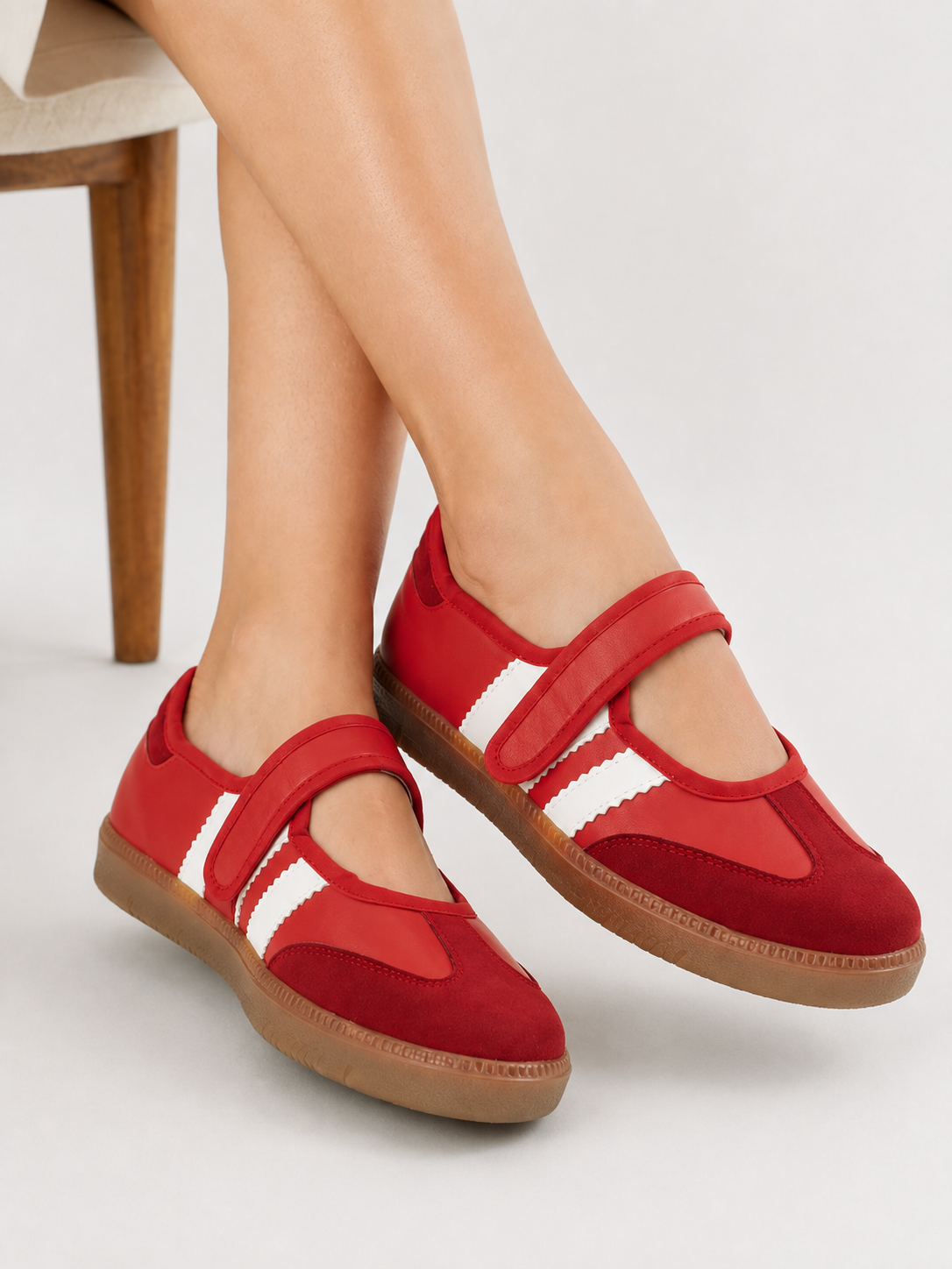 Tenis Flat Estilo Retro Deportivo con Broche para Mujer-01 | Rojo