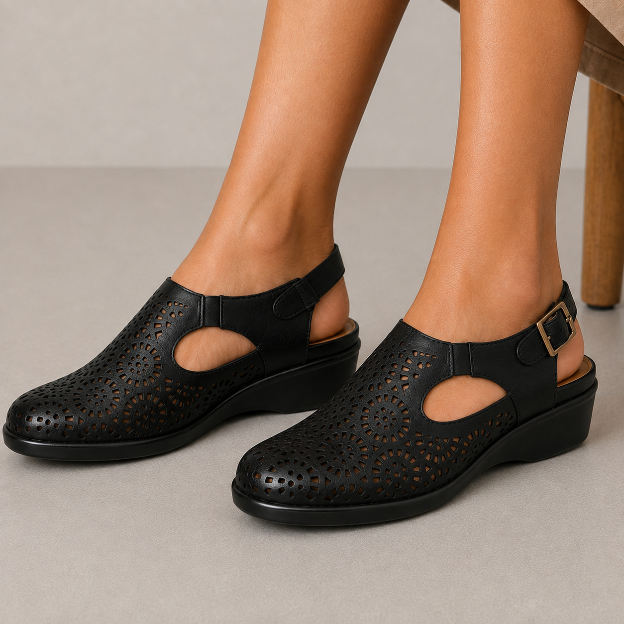 Zapato Confort Destalonado con Hebilla Ajustable para Mujer-01 | Negro