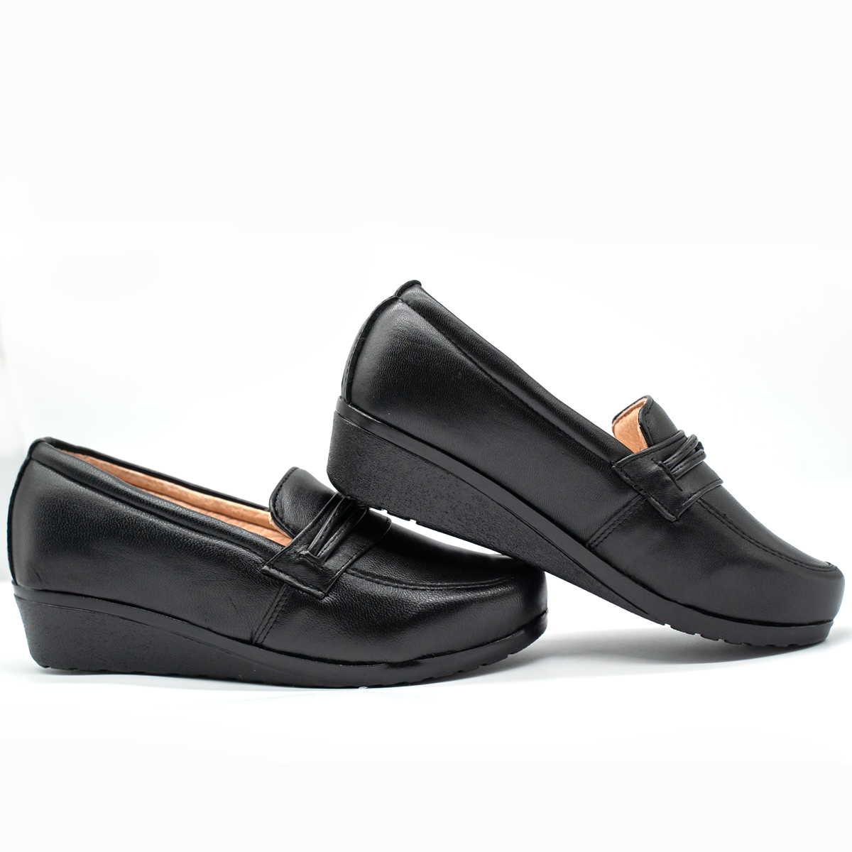 Mocasín de descanso con detalle frontal- Negro-73