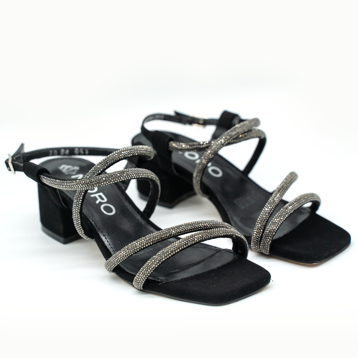 Sandalias Negras con Pedrería y Tacón Bajo – Glamour y Comodidad-53