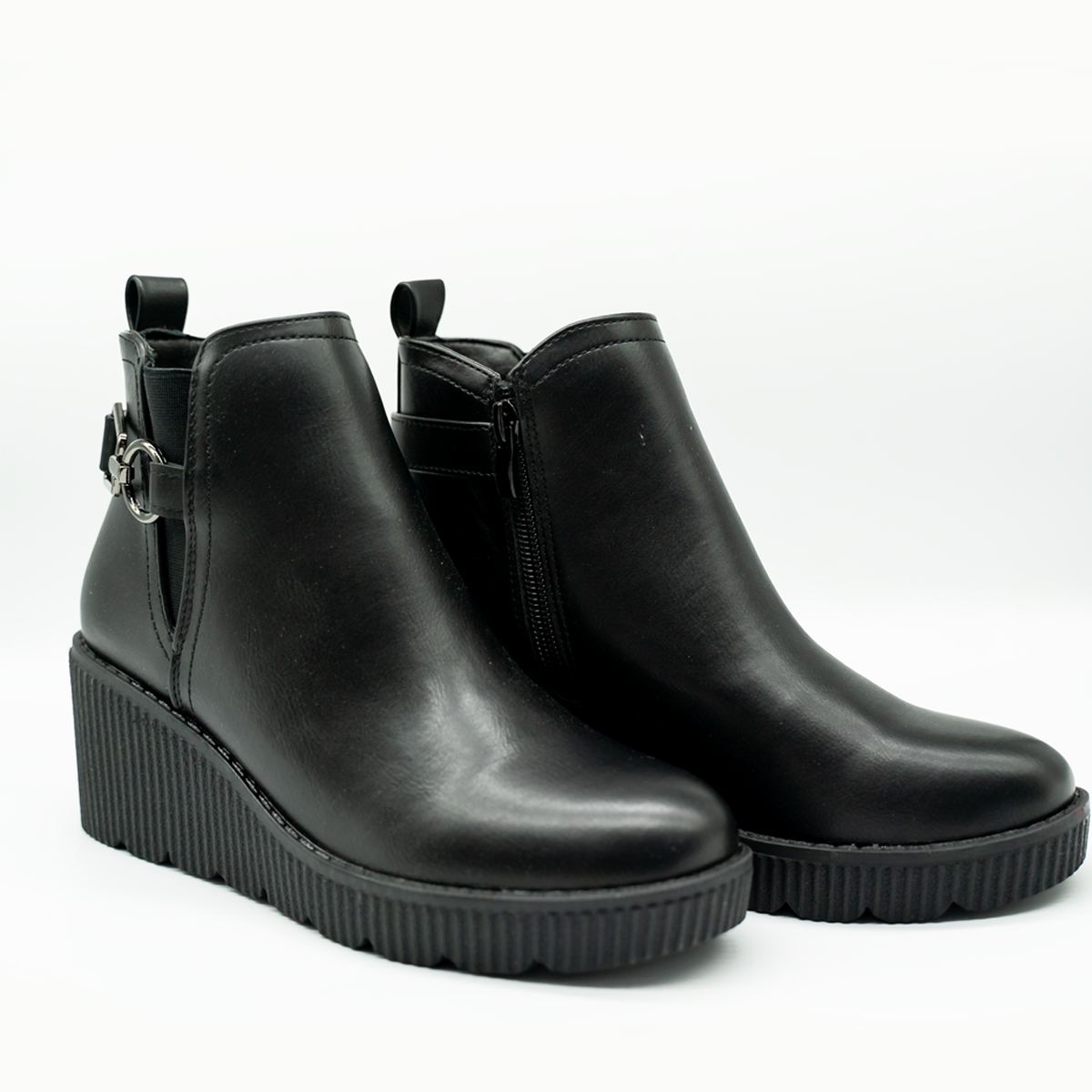 Botín negro con plataforma tipo cuña y hebilla lateral – confort y estilo urbano-Ngro-04