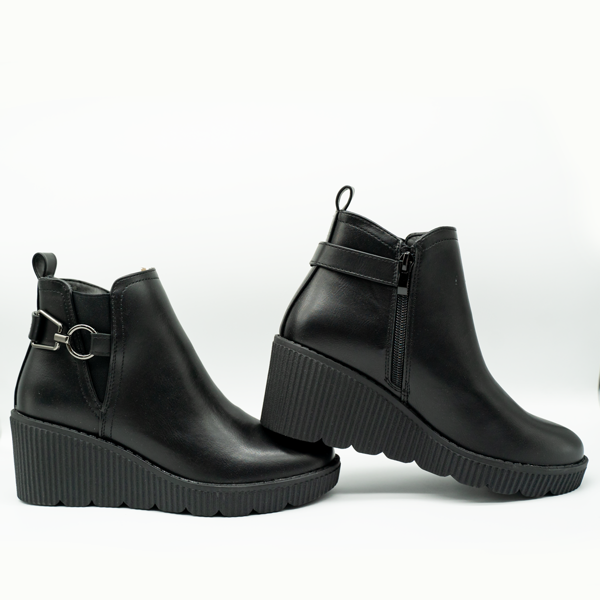 Botín negro con plataforma tipo cuña y hebilla lateral – confort y estilo urbano-Ngro-04