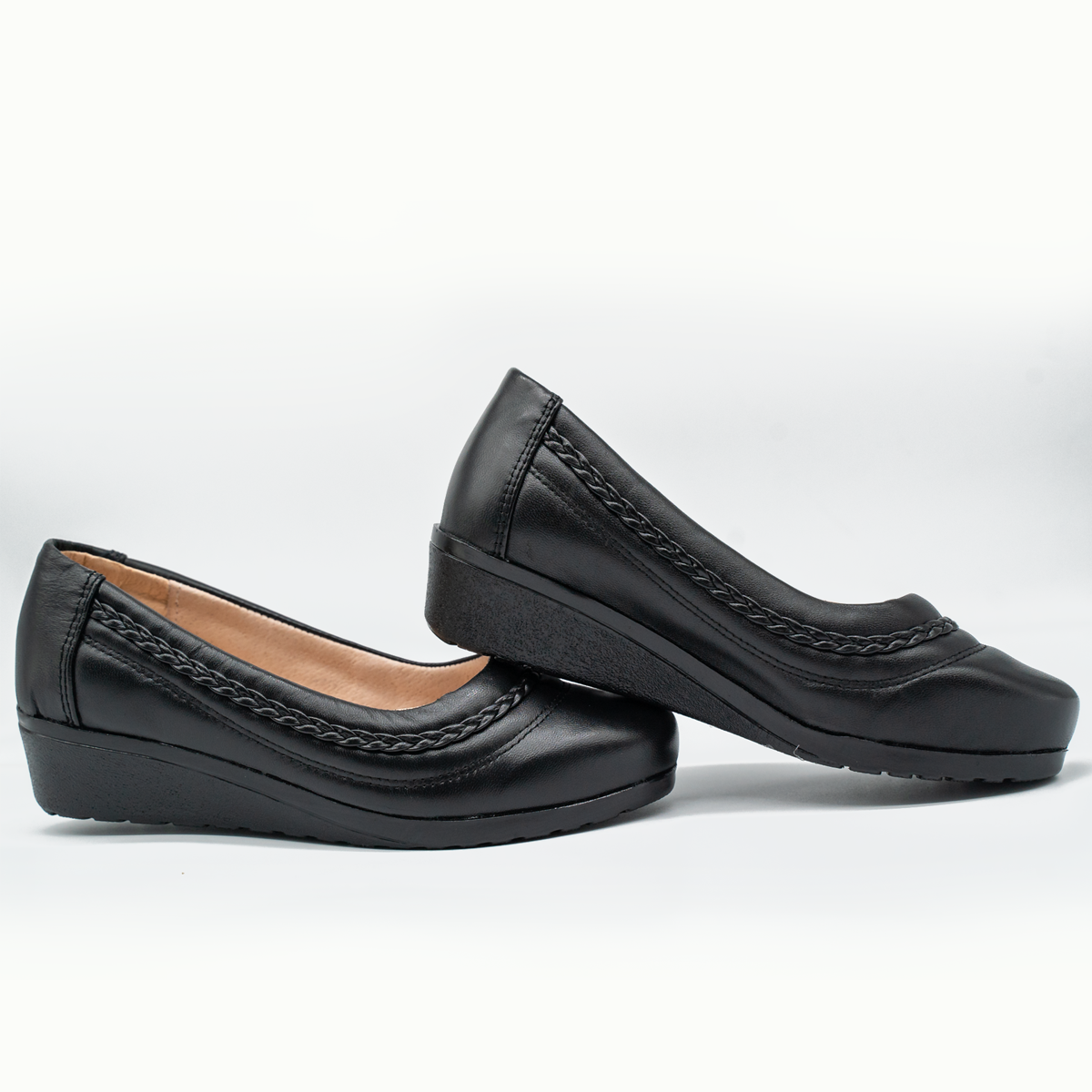 Mocasín negro de confort con detalle trenzado-70