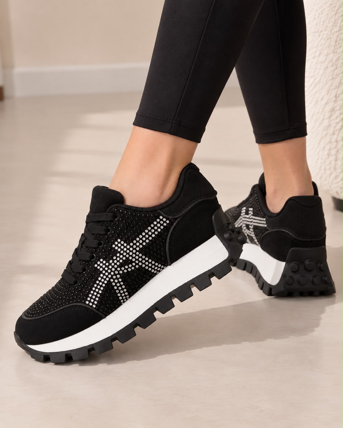 Tenis De Pedrería con Plataforma Corrida Antiderrapante -Negro