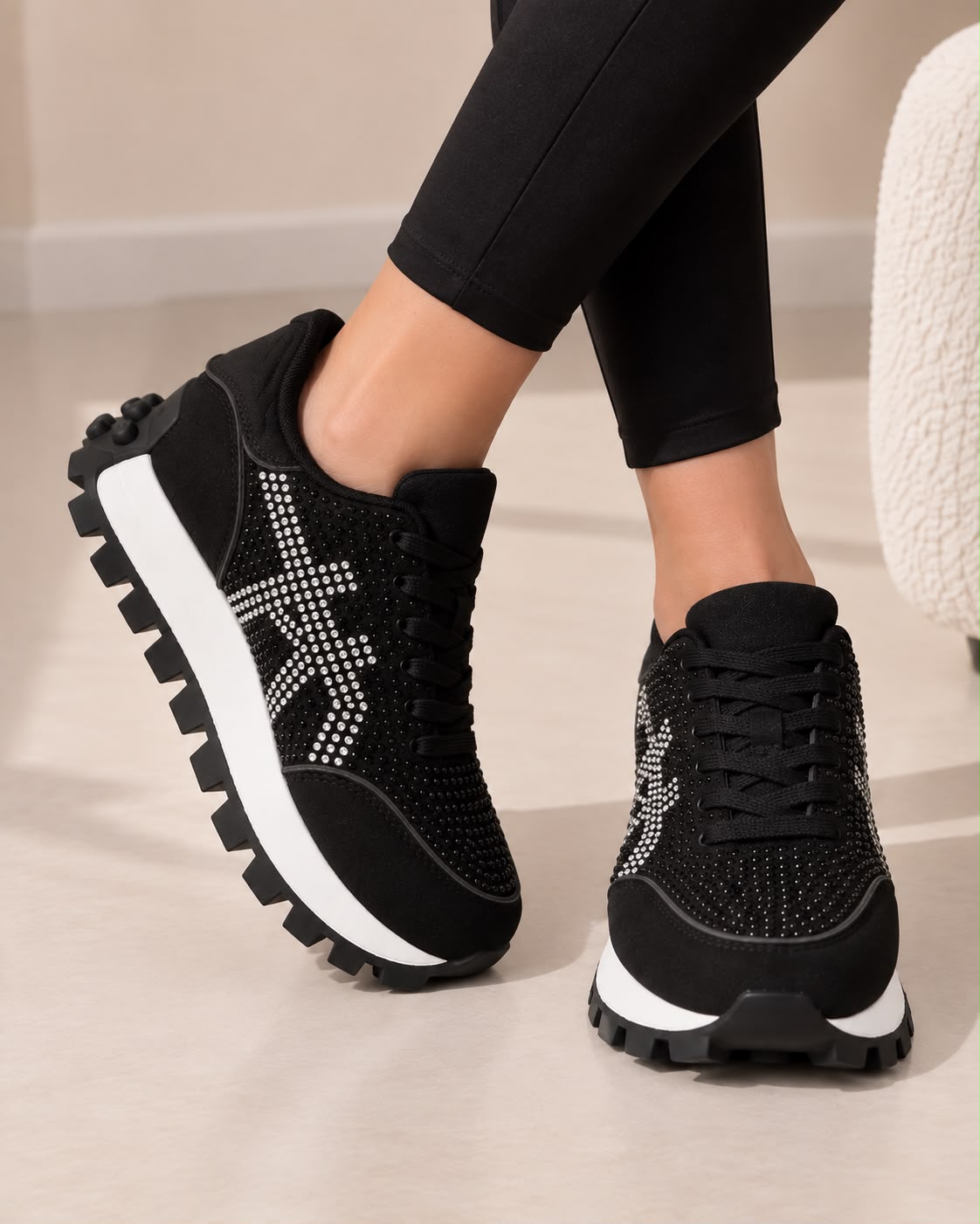 Tenis De Pedrería con Plataforma Corrida Antiderrapante -Negro