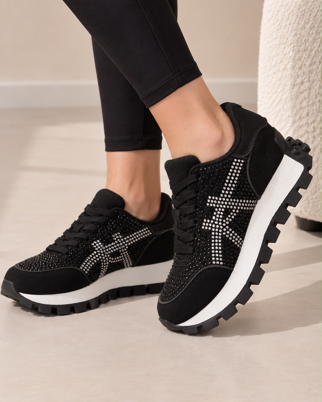 Tenis De Pedrería con Plataforma Corrida Antiderrapante -Negro