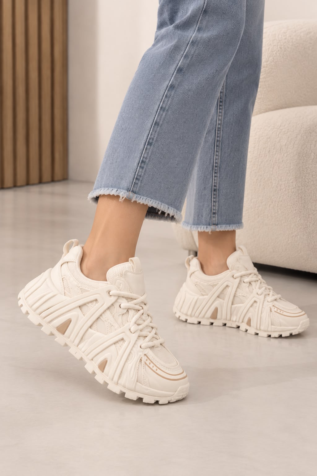 Tenis con Plataforma Corrida Antiderrapante - Latte