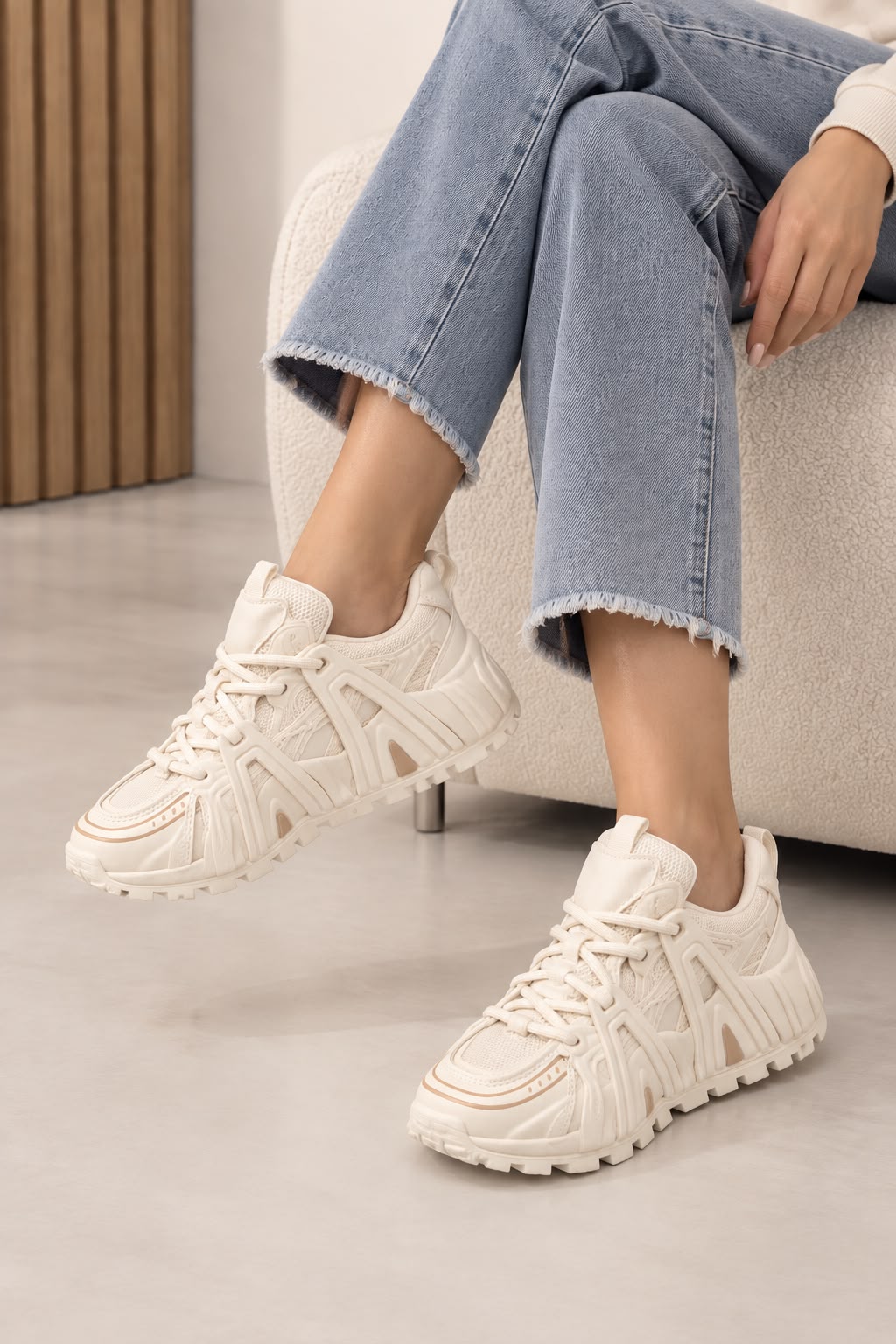 Tenis con Plataforma Corrida Antiderrapante - Latte