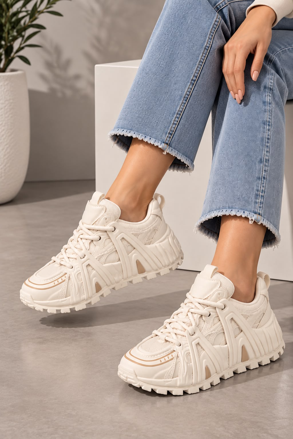 Tenis con Plataforma Corrida Antiderrapante - Latte