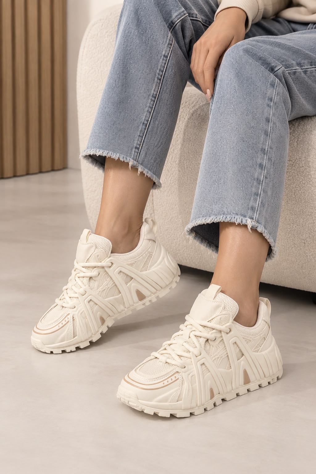 Tenis con Plataforma Corrida Antiderrapante - Latte