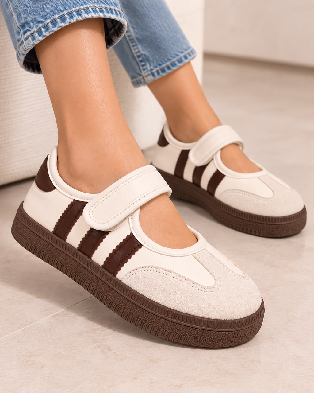 Tenis Flat Estilo Retro Deportivo con Broche 1CM para Mujer-03| Cafe Latte