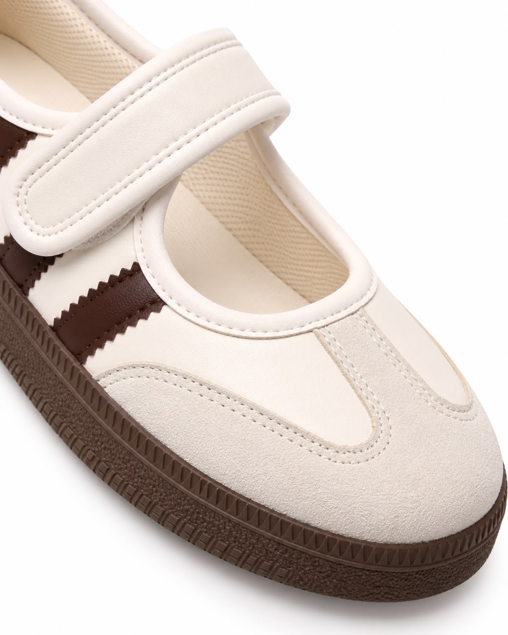 Tenis Flat Estilo Retro Deportivo con Broche 1CM para Mujer-03| Cafe Latte