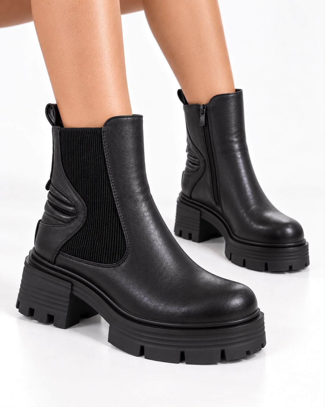 Botín De Plataforma Corrida Con Helastcio 5CM- Negro