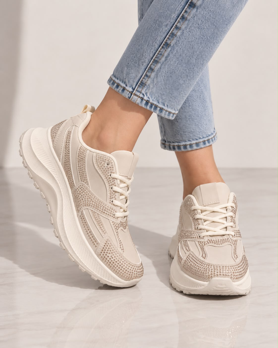 Tenis De Pedrería con Plataforma Corrida Antiderrapante - Latte
